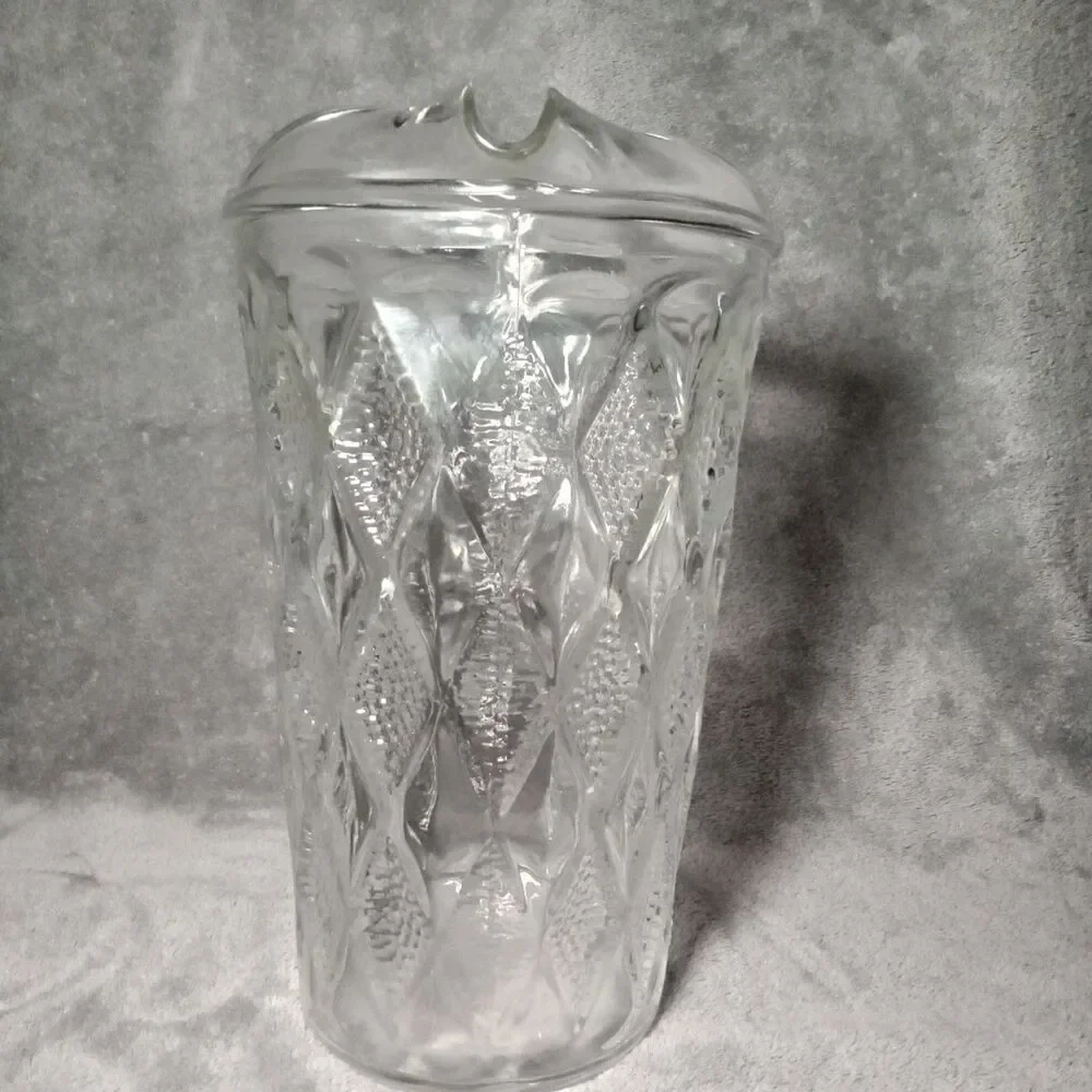 glass pitcher‎ with handle